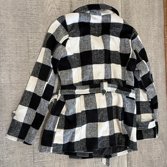JouJou black and White Plaid Winter Coat w/ Belted Waist, lined. Size Medium - Picture 6 of 11